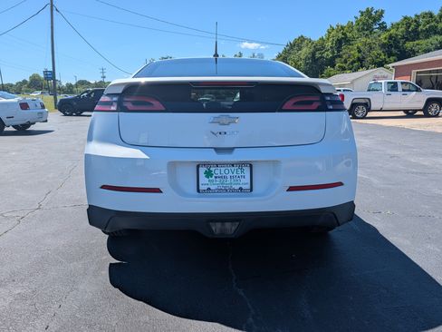 Used 2014 Chevrolet Volt FWD image 7