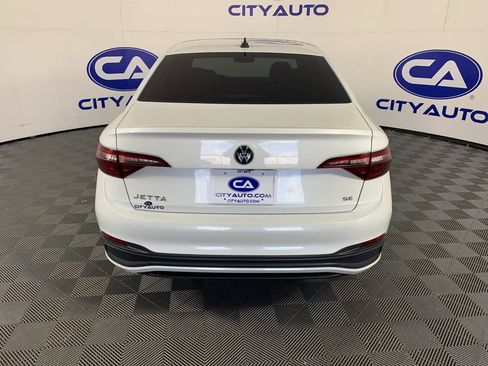 Used 2023 Volkswagen Jetta SE w/ Panoramic Sunroof Package FWD image 4