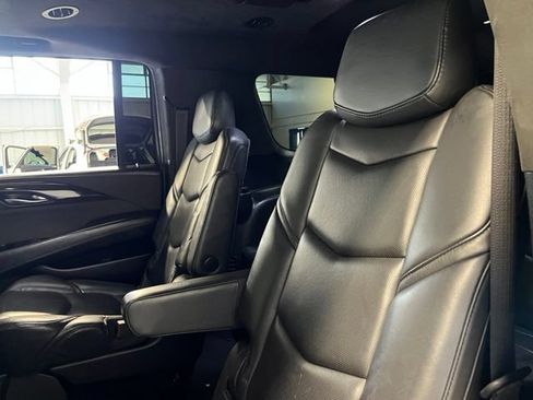 Used 2019 Cadillac Escalade ESV Platinum AWD/4WD image 18
