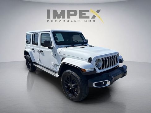 Used 2025 Jeep Wrangler Unlimited Sahara AWD/4WD image 9