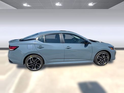New 2025 Nissan Sentra SR w/ SR Premium Package image 8