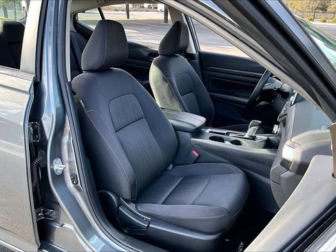 Used 2025 Nissan Altima 2.5 SV image 8
