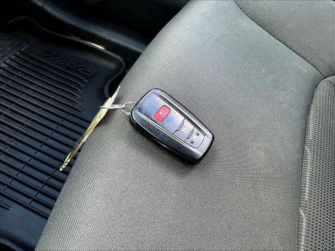 Used 2022 Toyota RAV4 SE AWD/4WD image 34