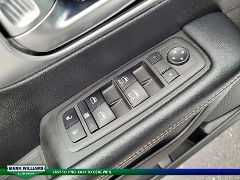 Used 2023 Chrysler Pacifica Touring-L w/ S Appearance Package image 28