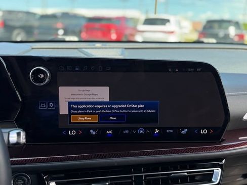 Used 2024 Chevrolet Traverse Z71 w/ Enhanced Driving Package AWD/4WD image 3