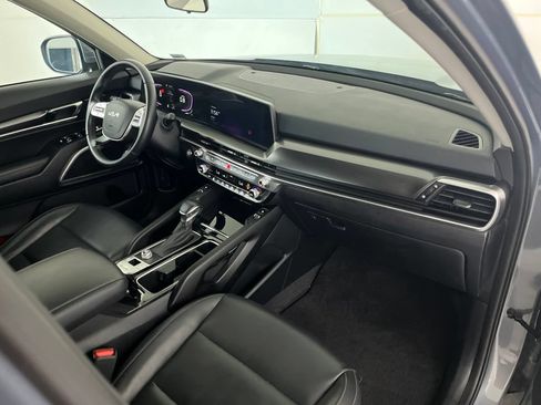 Used 2025 Kia Telluride S FWD image 23