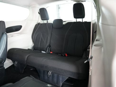 Used 2022 Chrysler Voyager LX FWD image 30