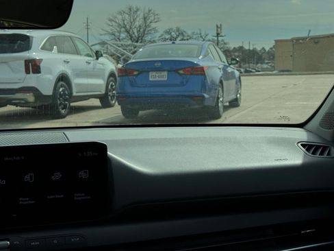 Used 2025 Kia K4 LXS image 15