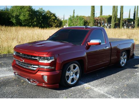 Used 2017 Chevrolet Silverado 1500 LT w/ LT Convenience Package AWD/4WD image 9