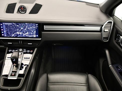 Used 2023 Porsche Cayenne S image 25