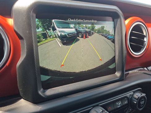 Used 2022 Jeep Wrangler Unlimited Rubicon w/ Cold Weather Group AWD/4WD image 27