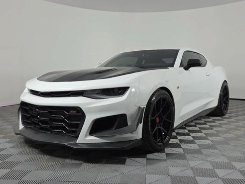 Used 2018 Chevrolet Camaro SS RWD image 3