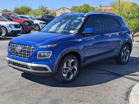 Certified 2025 Hyundai Venue Limited image 5