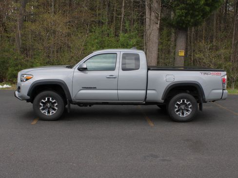 Used 2021 Toyota Tacoma TRD Off-Road w/ TRD Premium Off Road Package AWD/4WD image 5