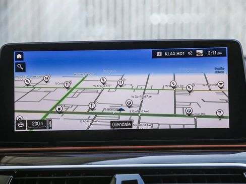 Used 2023 BMW 530e w/ Convenience Package image 11