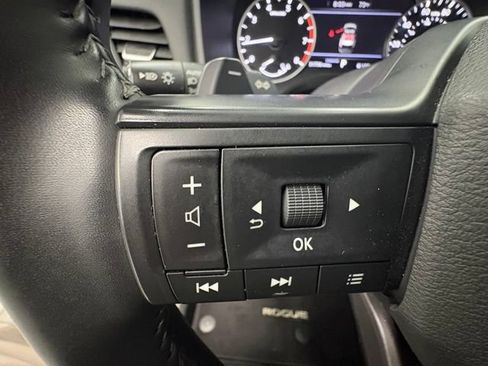 Used 2025 Nissan Rogue SV FWD image 17