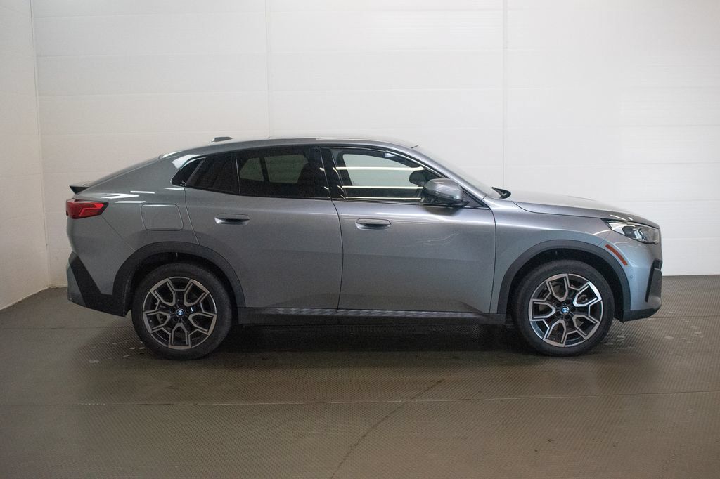 Used 2026 BMW X2 xDrive28i w/ Technology Package AWD/4WD image 3