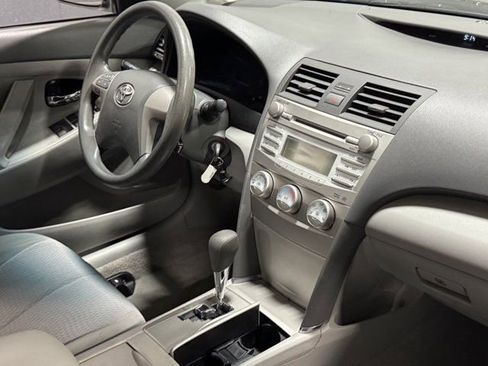 Used 2010 Toyota Camry LE FWD image 24