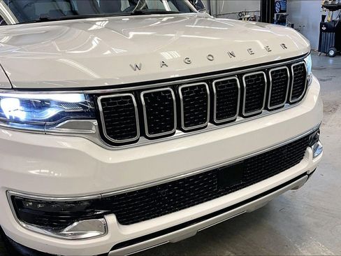 Used 2024 Jeep Wagoneer Series II w/ Flexible Seating Group RWD image 32