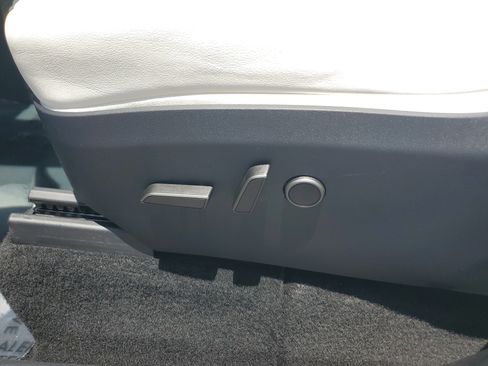 Used 2024 Tesla Model Y Long Range RWD image 23