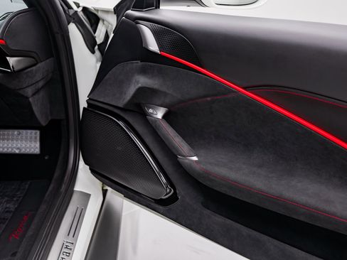 Certified 2022 Ferrari Roma image 34