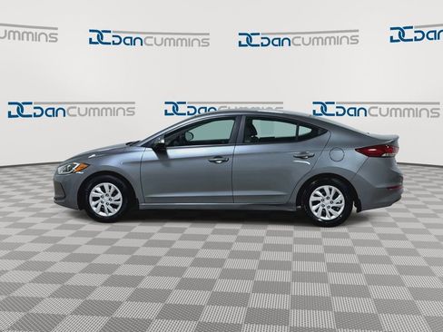 Used 2018 Hyundai Elantra SE w/ Winter Weather Package FWD image 5