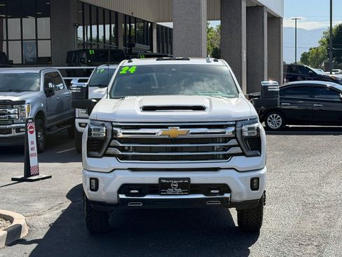 Used 2024 Chevrolet Silverado 3500 High Country w/ Technology Package AWD/4WD image 46