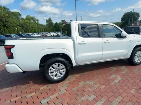 Used 2022 Nissan Frontier SV RWD image 3