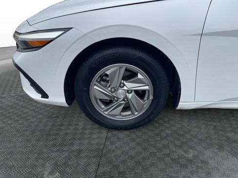 Used 2024 Hyundai Elantra SE FWD image 14