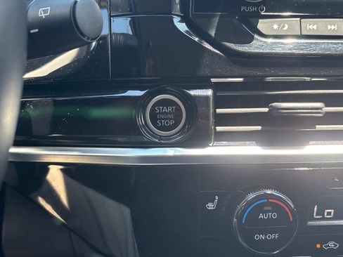 Used 2024 Nissan Pathfinder SV image 25