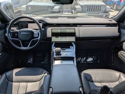 Used 2025 Land Rover Range Rover Sport SE AWD/4WD image 16