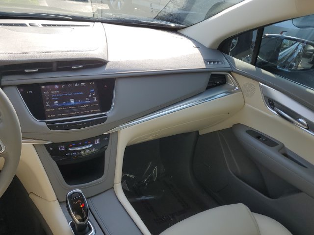 Certified 2017 Cadillac XT5 Luxury w/ Driver Awareness Package FWD image 20