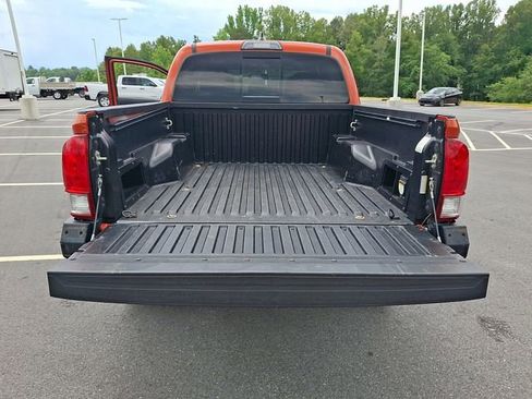 Used 2017 Toyota Tacoma TRD Off-Road w/ Tow Package AWD/4WD image 29