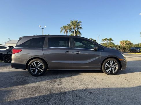 Used 2024 Honda Odyssey Touring image 3