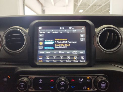 Used 2019 Jeep Wrangler Unlimited Sahara image 15