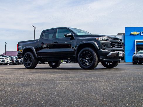 Used 2024 Chevrolet Colorado Trail Boss w/ Technology Package image 9