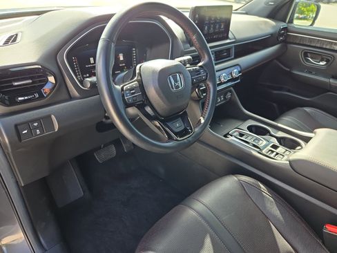 Used 2025 Honda Pilot Black Edition image 12