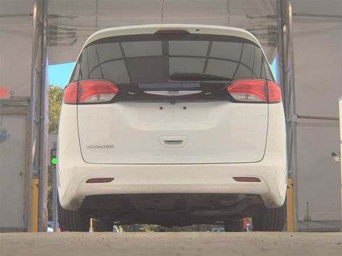Used 2024 Chrysler Voyager LX FWD image 6