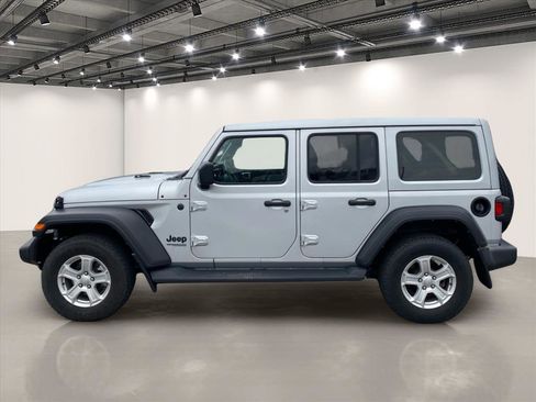 Used 2022 Jeep Wrangler Unlimited Sport w/ Sun And Sound Package AWD/4WD image 4