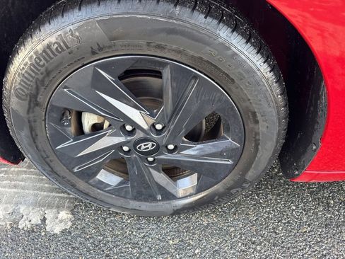 Used 2023 Hyundai Elantra SEL image 11