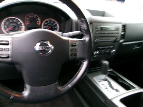 Used 2011 Nissan Titan SV w/ SV Premium Utility Pkg image 10