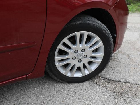 Used 2010 Toyota Sienna XLE FWD image 10