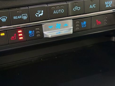 Used 2025 Ford F150 Lariat w/ Equipment Group 501A Mid image 25