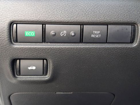 Used 2025 Nissan Sentra SV image 23