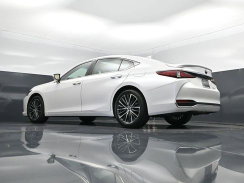 Certified 2023 Lexus ES 300h w/ Premium Package image 40