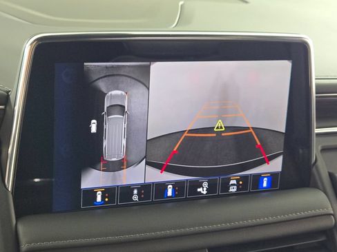 Used 2022 Chevrolet Tahoe Z71 w/ Luxury Package AWD/4WD image 32