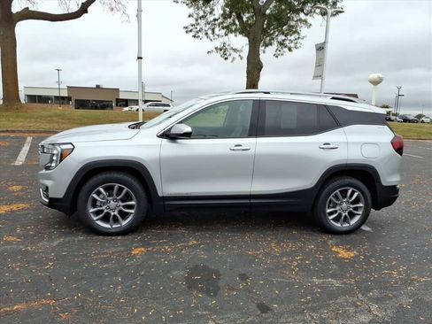 Used 2022 GMC Terrain SLT image 4