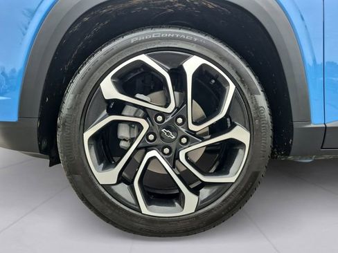 Used 2024 Chevrolet Trax RS w/ Sunroof Package FWD image 9