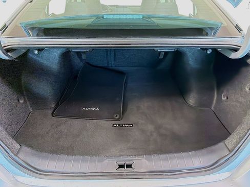 Used 2024 Nissan Altima 2.5 SV image 25