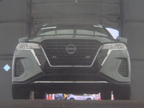 Used 2024 Nissan Kicks SV image 3